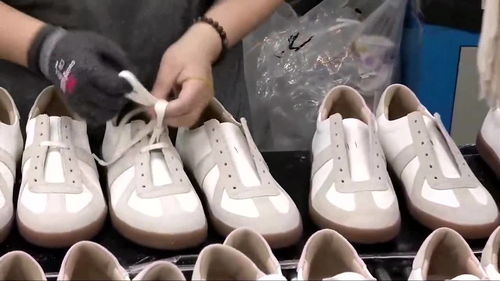 韩国工厂里女鞋的制作全过程,胶水的用量十足,穿烂都不会开胶
